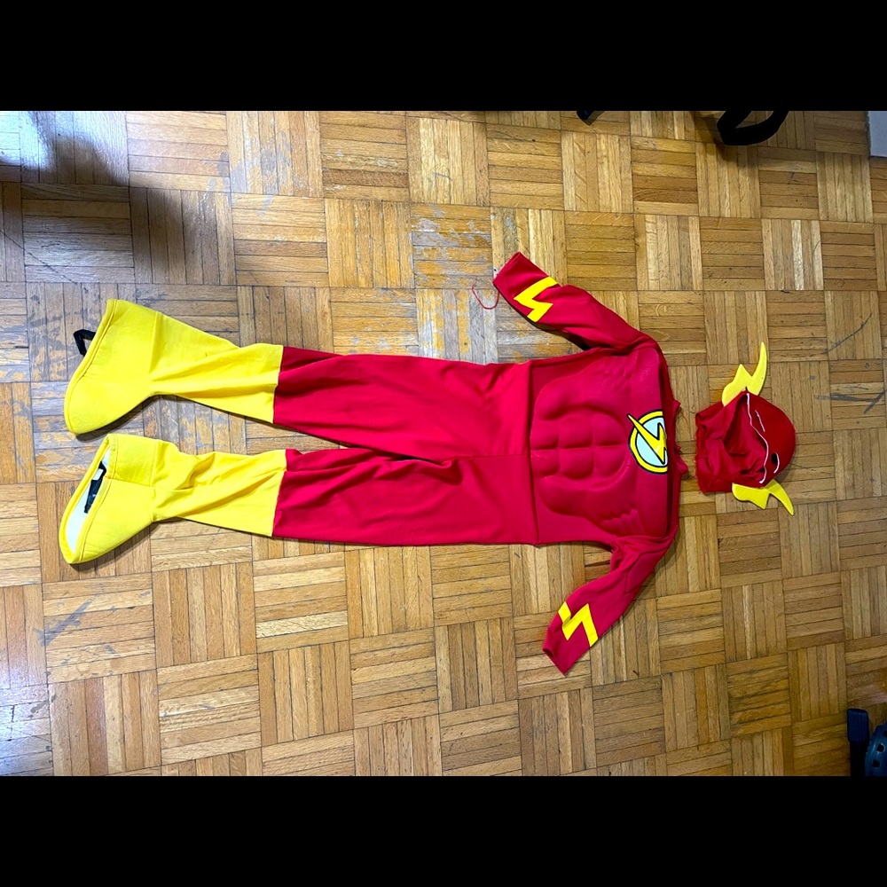 Flash kids costume- size small 4-6